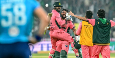 ৫৫ বছরের ইতিহাসে যা হয়নি, সে বিশ্বরেকর্ড গড়ে দেখাল পাকিস্তান